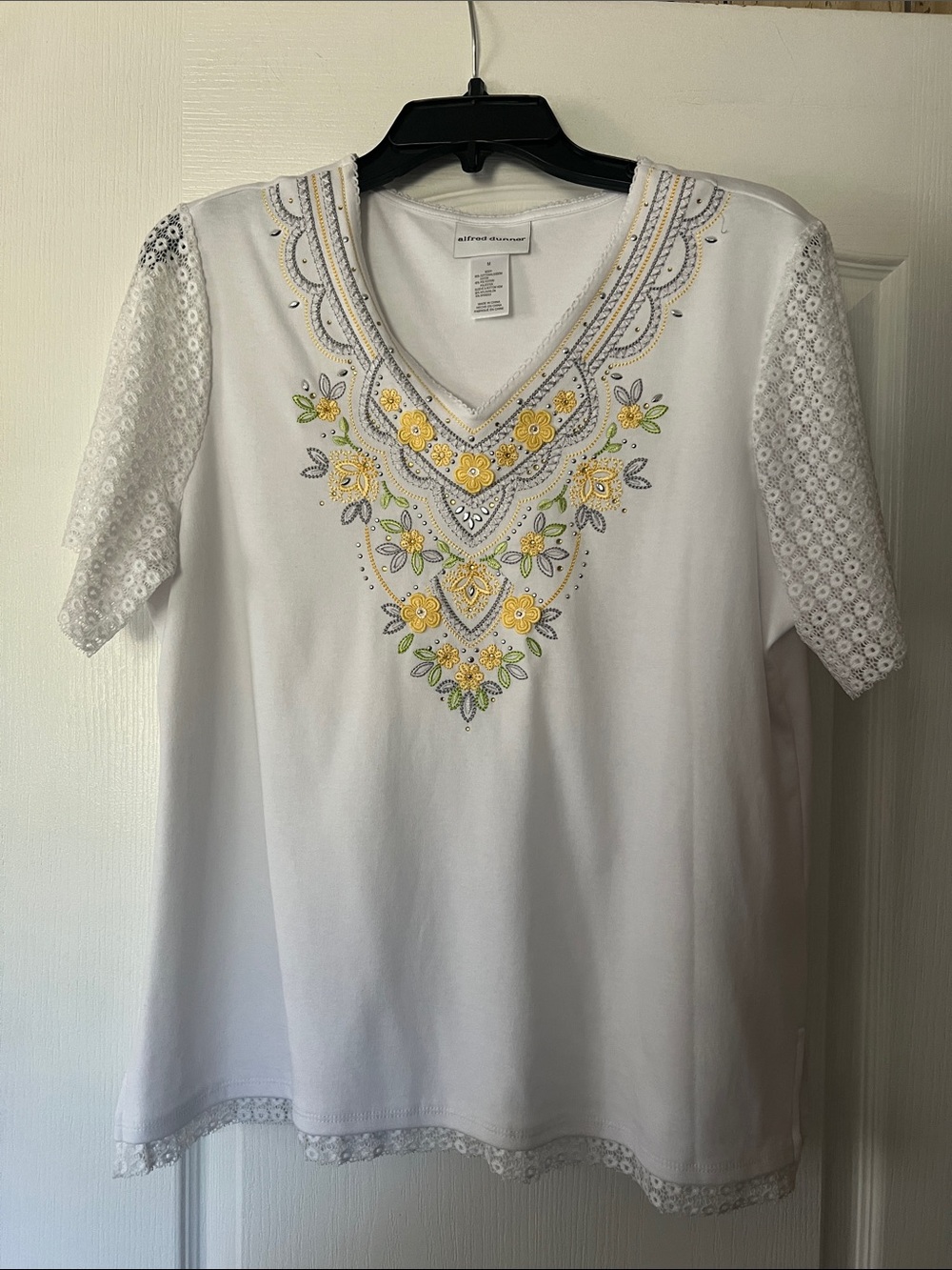 Alfred Dunner White V-Neck Tee with Yellow Floral Embroidery